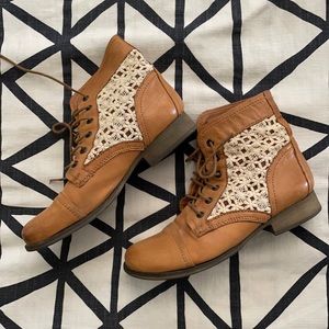 Steve Madden leather Lace-up Boots. Size 7.5